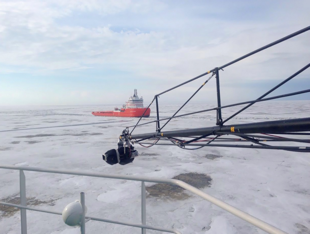 GULF OF OB. THE FIRST PUMPING OIL TO THE TANKER WITH THE OIL TAP 2016